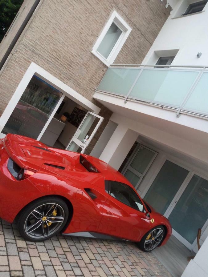 H5-5H Luxury Room Maranello Buitenkant foto